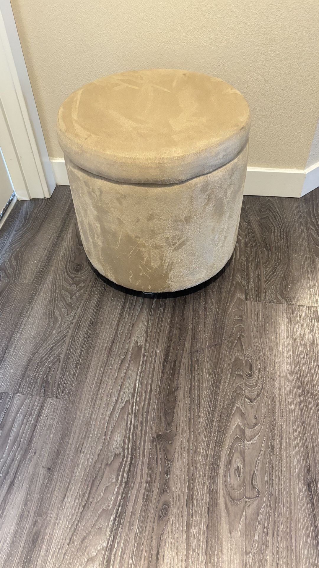 Small Chair $10