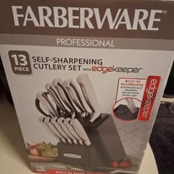 Knife  Set Like New