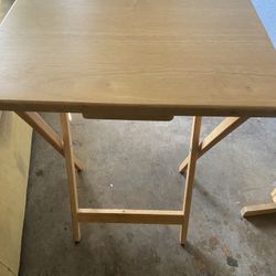 Folding tables