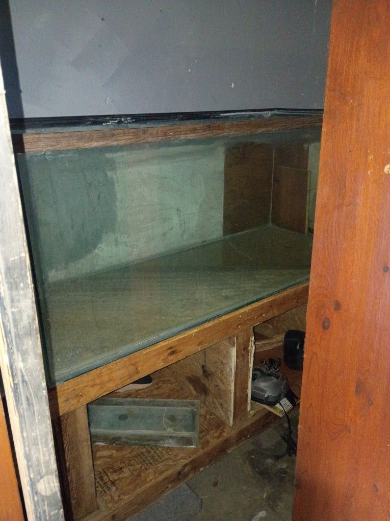 250 Gal,Fresh Water Fish Tank,Lots Of Extras,No Cracks.