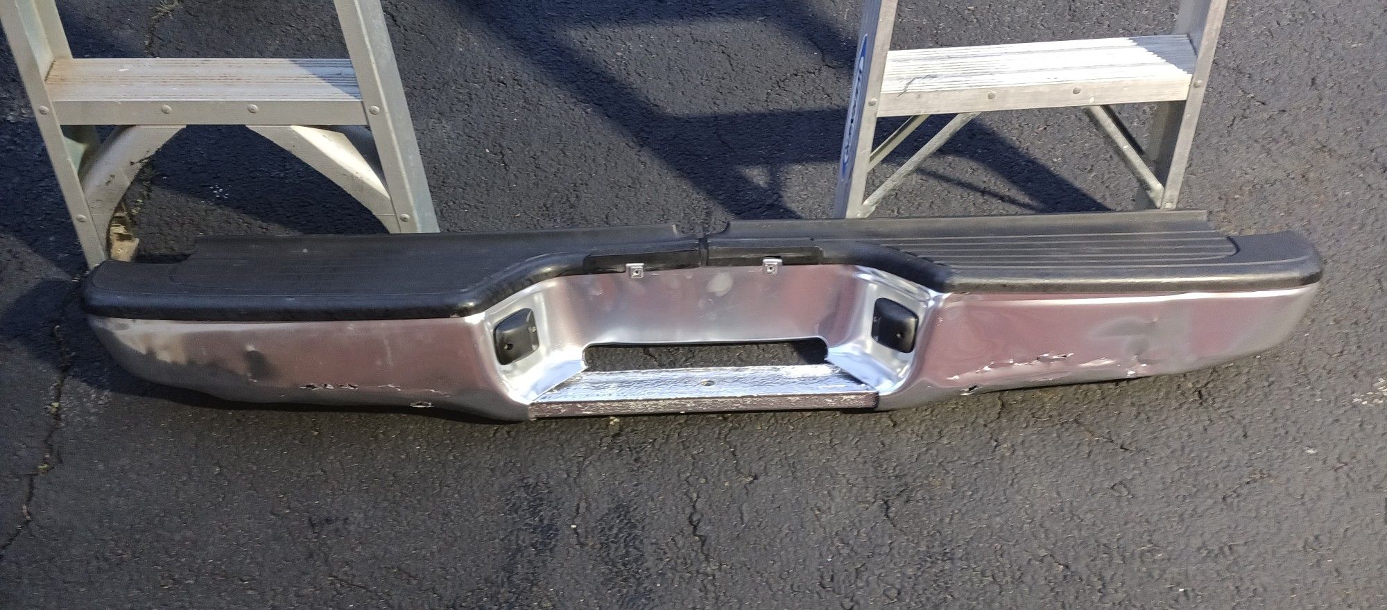 1996 - 99 Toyota Bumper W/ Mount Arms