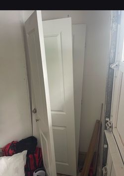 4 FREE CLOSET DOORS