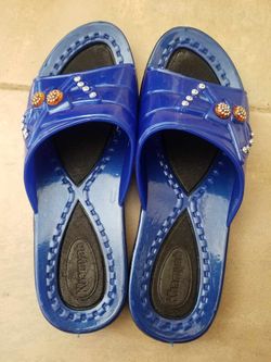 Beautiful sandals it's brand new