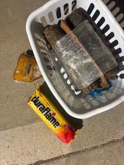 Bonfire kit (wood, lighter…)