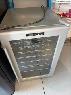 Whynter WC-28S 28-Bottle Wine Cooler – Great Condition