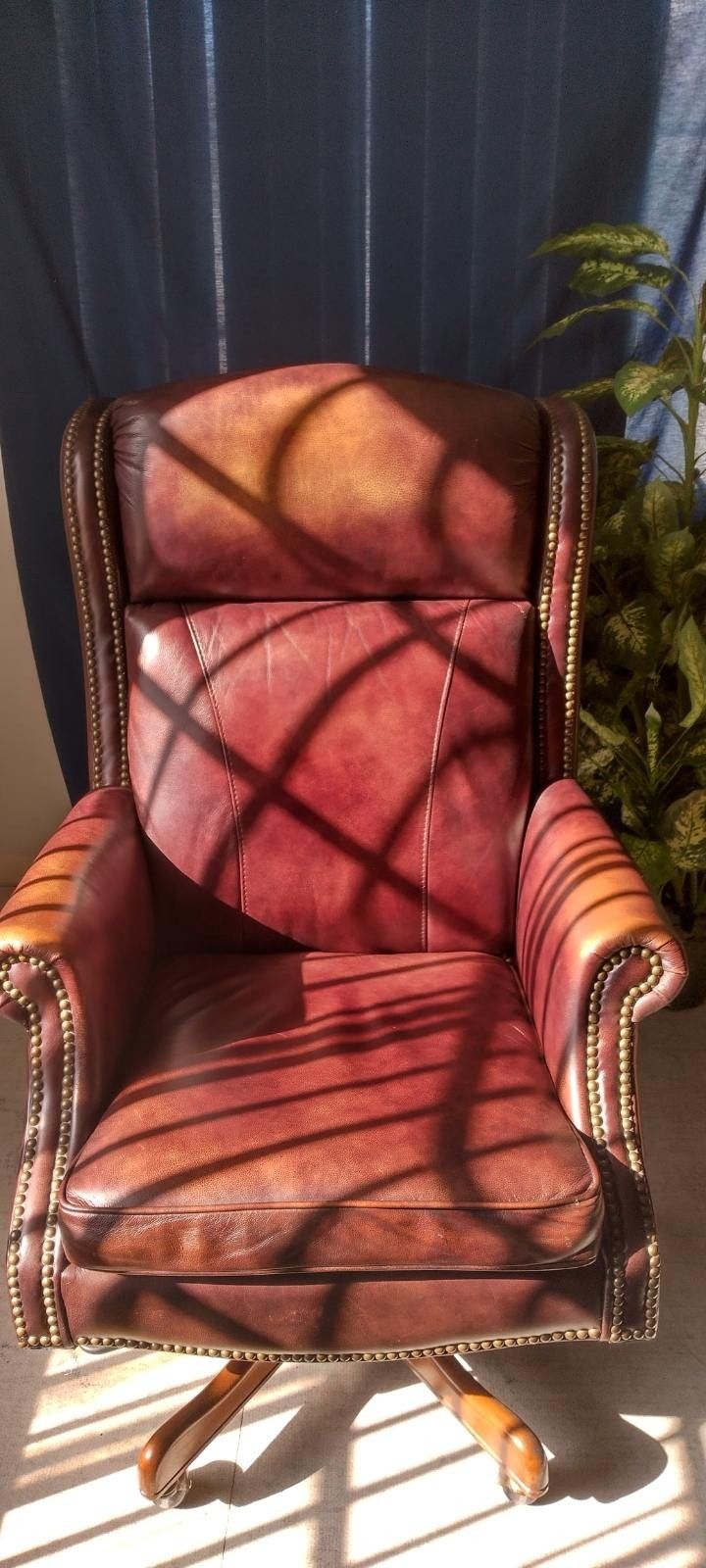 Executive Chair Leather Swivel Tilt-loose Cushion By Hooker Furniture