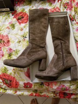 Womens Knee high suede leather boots      size 10 