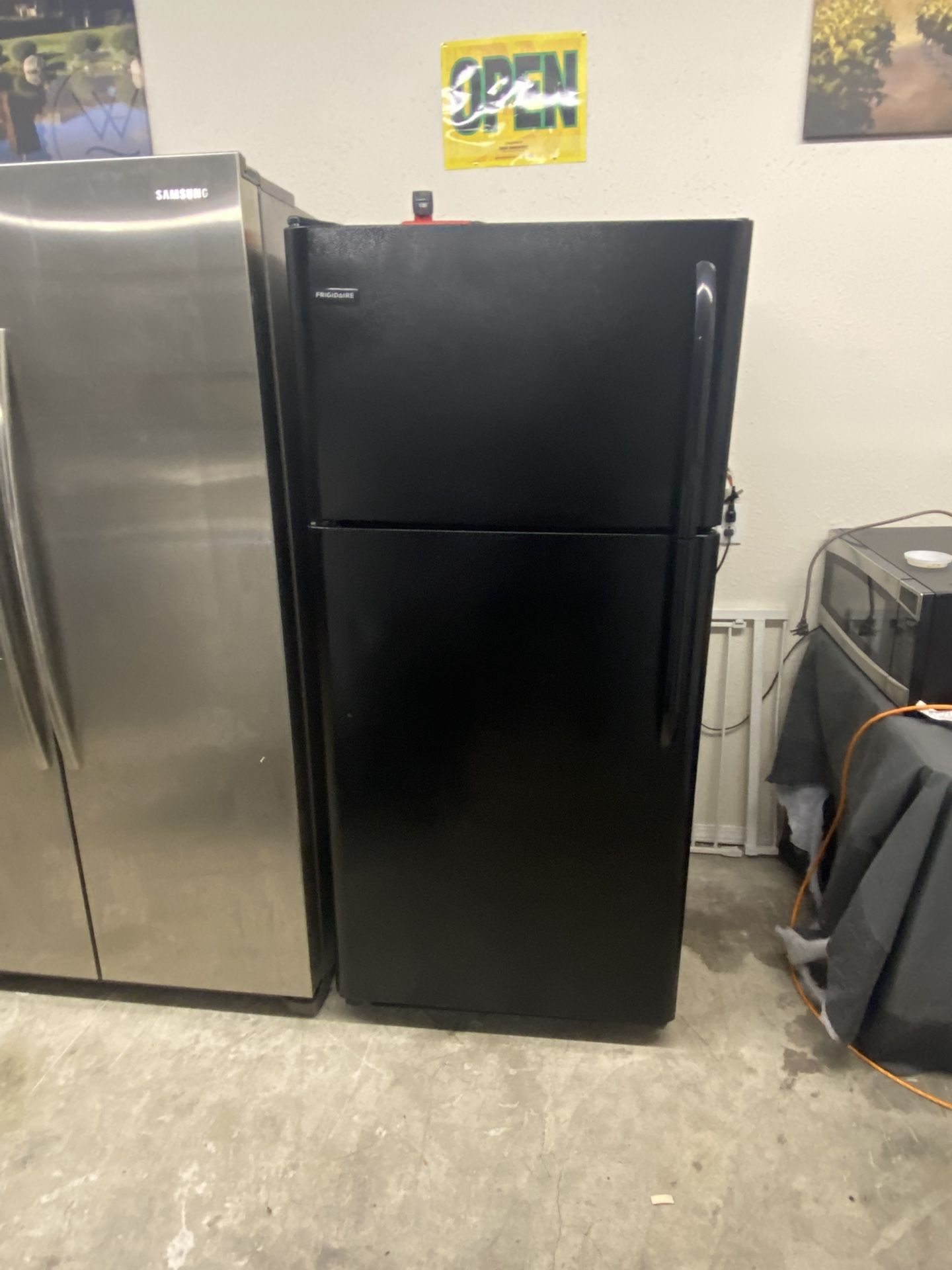 Frigidaire ๐๐Refrigerator Very Nice And Clean