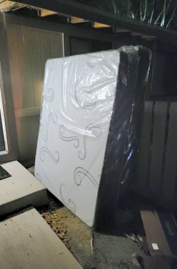 NEW QUEEN MATTRESS AND BOX SPRING -- Also Available In All Sizes.