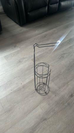 Toilet roll holder