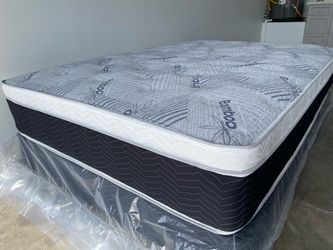 Queen euro bamboo pillow top mattress!!