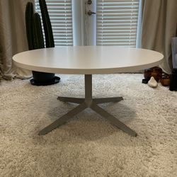 Knoll 42” Round Coffee Table