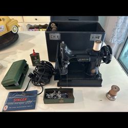 Singer vintage Sewing Machine 