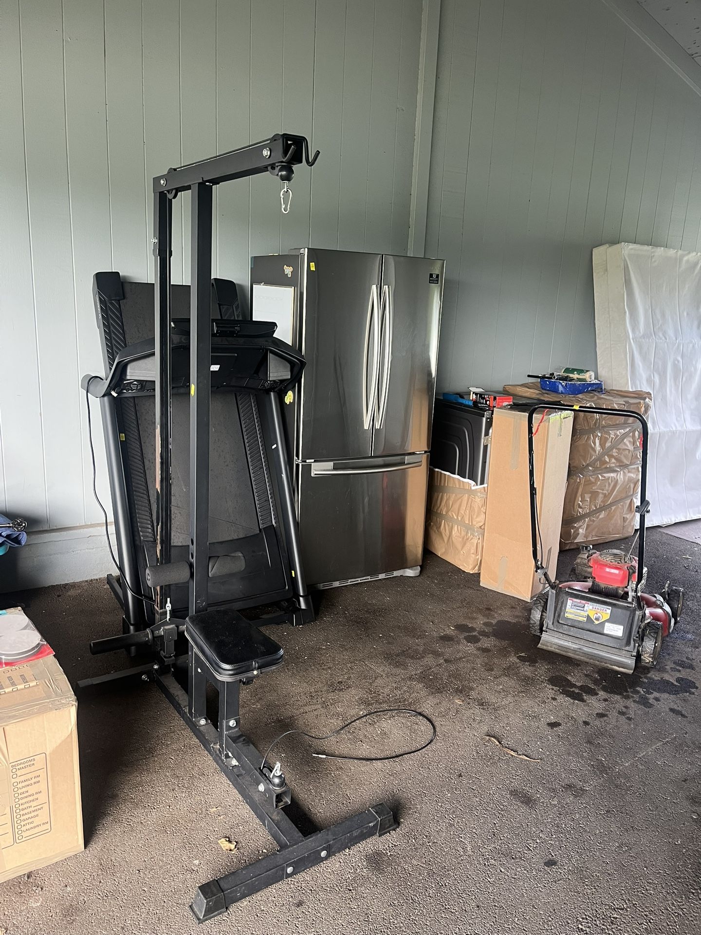 Lat Pull Down Machine