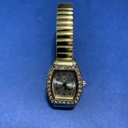 ladies watch works well in good condition new batteries