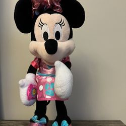 Disney Minnie Mouse Interactive Roller Skating Talking/Singing Plush Doll