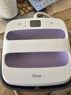 Cricut Iron Like New Condition
