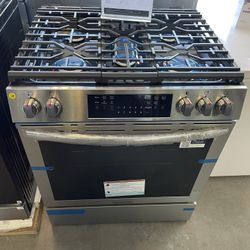 Frigidaire Gallery 30” Gas Slide In Range With Air Fry