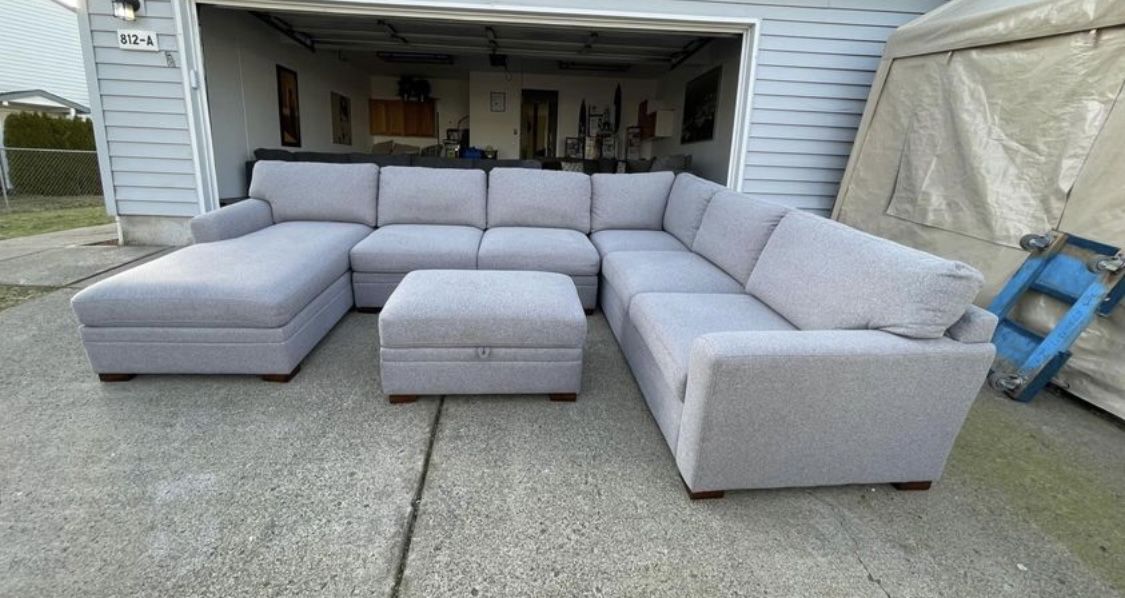 Thomasville Langdon Fabric Sectional with Storage Ottoman
