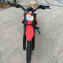 2025 - Throne Strike Shadow 48 V 