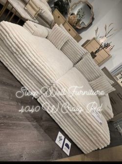 ✨️ Sectionals, 2pc Sofas ✨️ Furniture Queen Bedrooms, Dining Avail