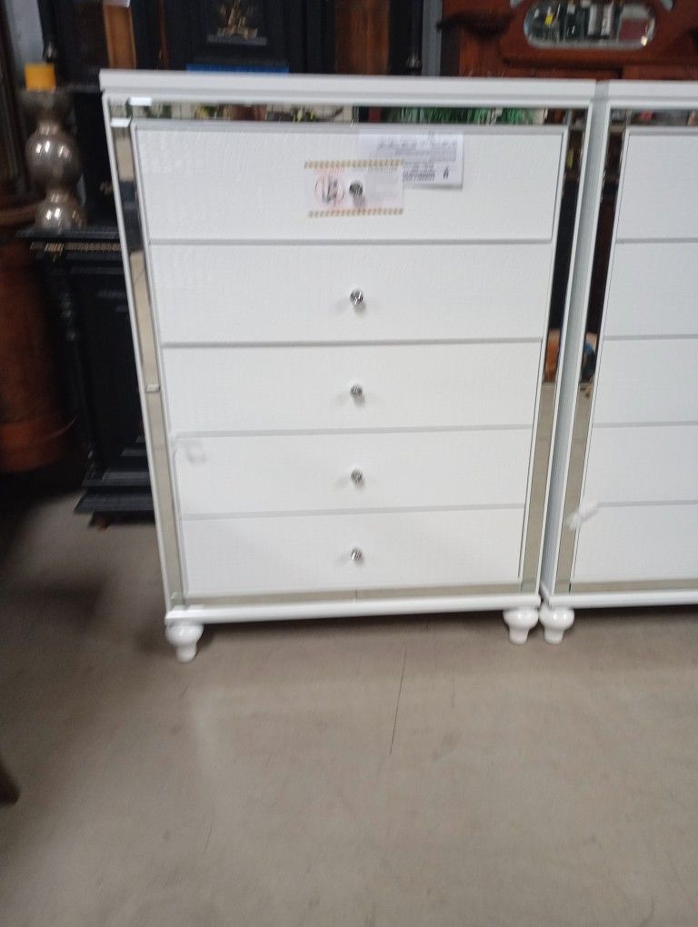 White Dresser / Cajonera