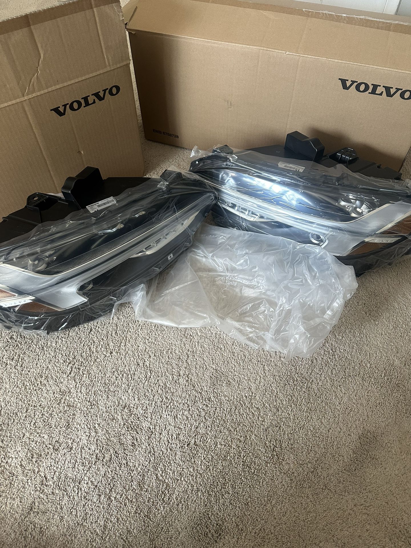 Volvo Headlights Left And Right & Harness