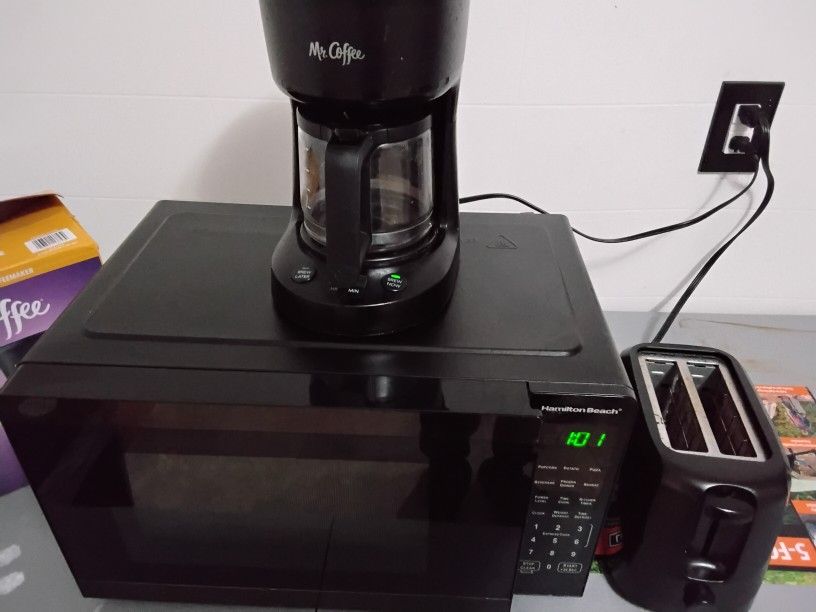 COFFEE/ HOT CHOCOLATE MAKER, MICROWAVE, TOASTER!!! 🫨🫨🫨🫨