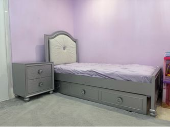 Kids Evangeline Twin Bedroom