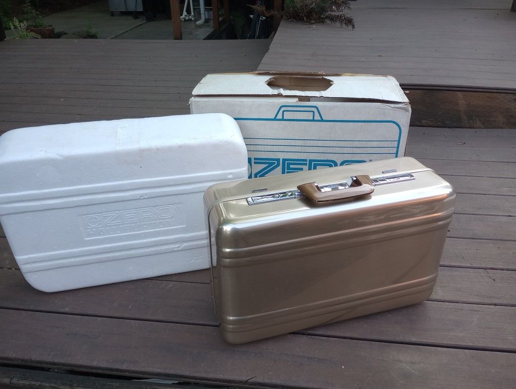 Vintage Halliburton Zero Champagne Gold 20 x 14 x 7 Brushed Aluminum Attache Case Suitcase w /Lock NIB New