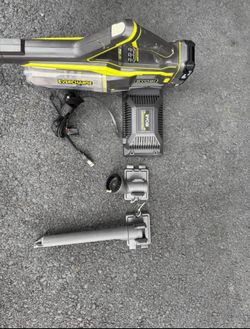 RYOBI GARAGE VACUUM w/battery