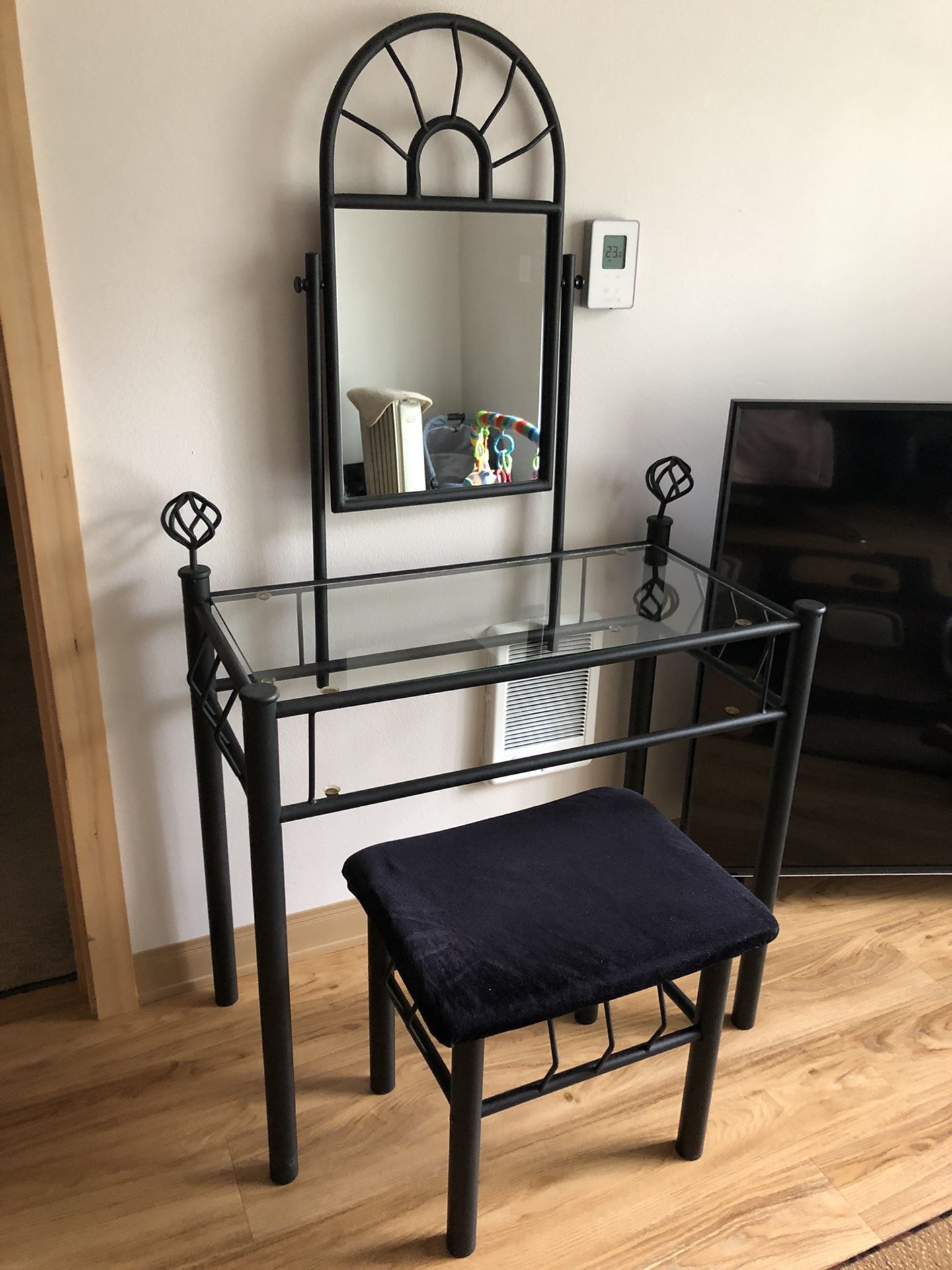 Make Up Table