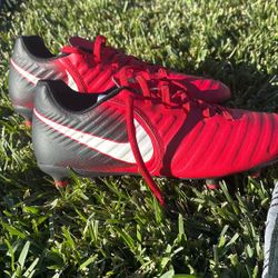 Soccer Shoes .. Size 8 ..   And Sock M .. 