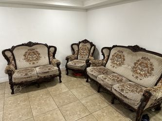 SET OF COUCHES