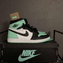 Jordan 1 Green Glow SIZE 11 