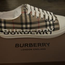 Burberry shoes size EU43/ US 9.5