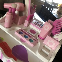 Girls Vanity And Make Up 
