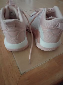 Basketball shoes