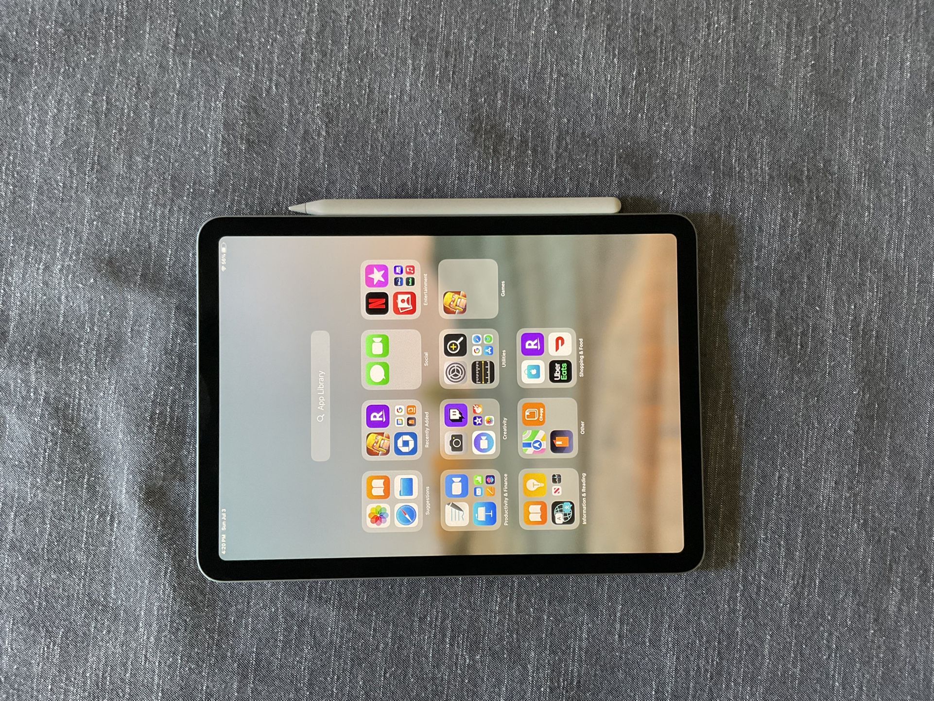 IPad Air 4th Generation 10.9” 256GB Wi Fi Sky Blue// With