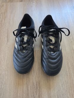 Adidas kids Indoor Soccer shoes 6.5Y