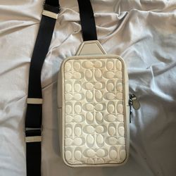 coach,not to big not to small multiple pockets 