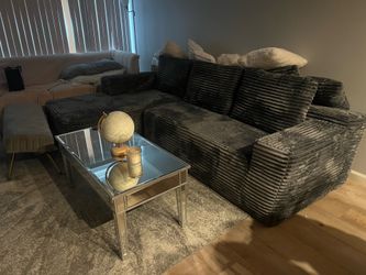 Spineless Couch with Chaisse