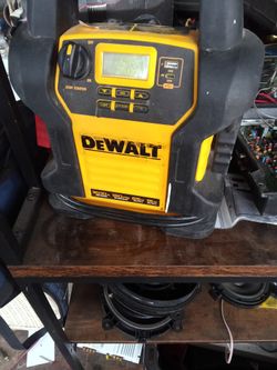 DeWalt Portable jump starter 