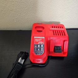 MILWAUKEE M18 RAPID CHARGER 