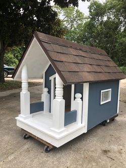 Custom dog house Med/large dog