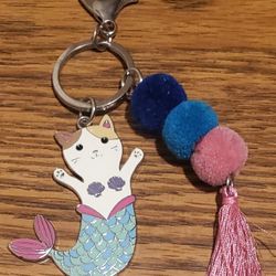 AMOSFUN COLORFULL  MERMAIDCAT COLORFULL  KEYCHAIN METAL MERMAIDCAT CHARM APROX  21/2" INCHES  PRE-OWNED  IN  GOOD  CONDITION  