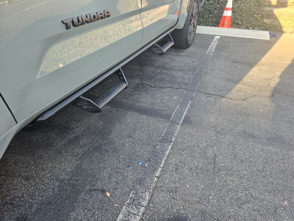 Toyota Tundra 22-24 Predator Side Steps OEM