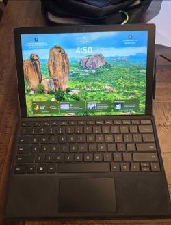 Microsoft Surface Pro 7+ – i5 / 8GB RAM / 256GB SSD. 11th Gen