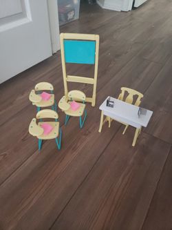 Classroom Barbie Set With Doll