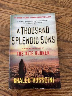 A Thousand Splendid Suns by Khaled Hosseini - Paperback